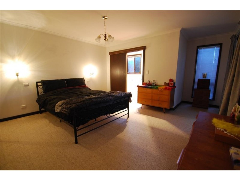 8 Mark Court, O’halloran Hill SA 5158