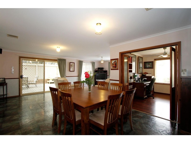 8 Traeger Court, Woodcroft SA 5162