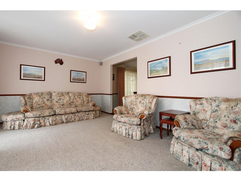 8 Traeger Court, Woodcroft SA 5162