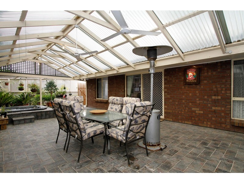 8 Traeger Court, Woodcroft SA 5162