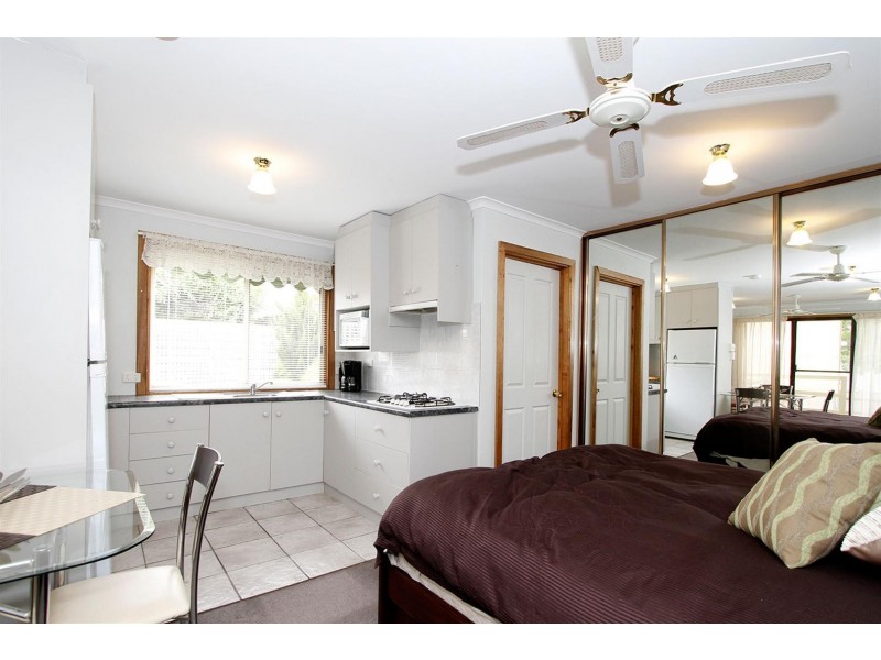 8 Traeger Court, Woodcroft SA 5162