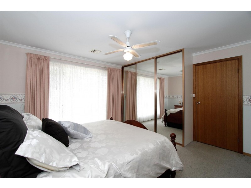 8 Traeger Court, Woodcroft SA 5162