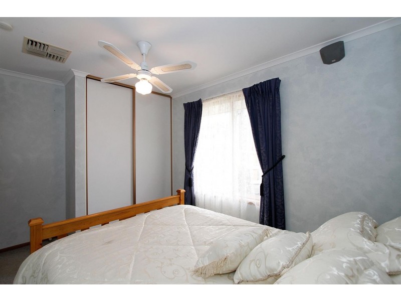 8 Traeger Court, Woodcroft SA 5162