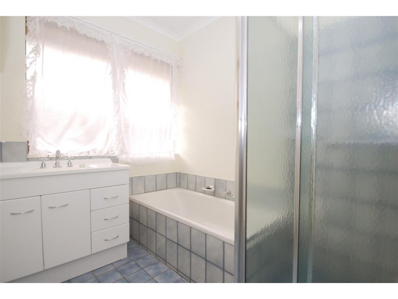 4 Scullin Crescent, Trott Park SA 5158