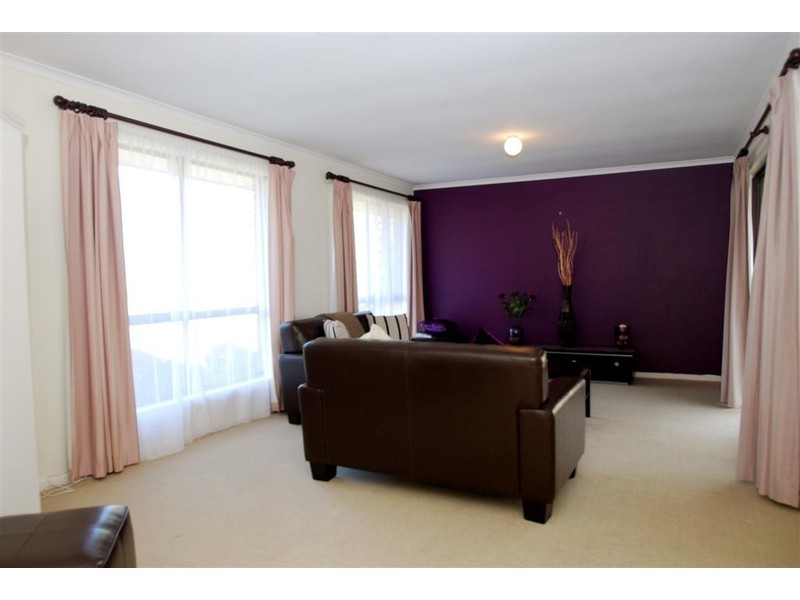 4 Scullin Crescent, Trott Park SA 5158