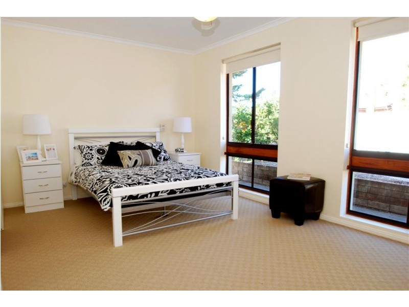 8 William Court, Happy Valley SA 5159