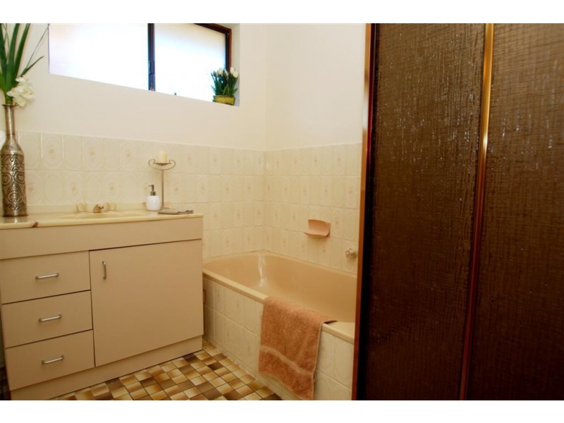 8 William Court, Happy Valley SA 5159