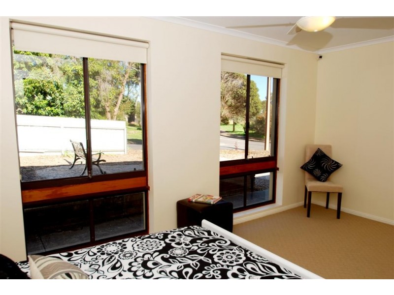 8 William Court, Happy Valley SA 5159