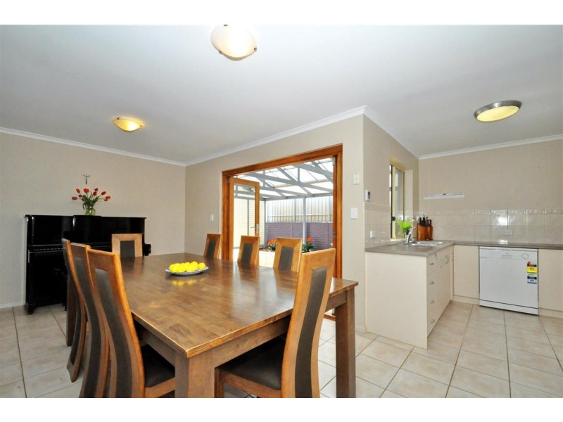 7 Perin Avenue, Woodcroft SA 5162