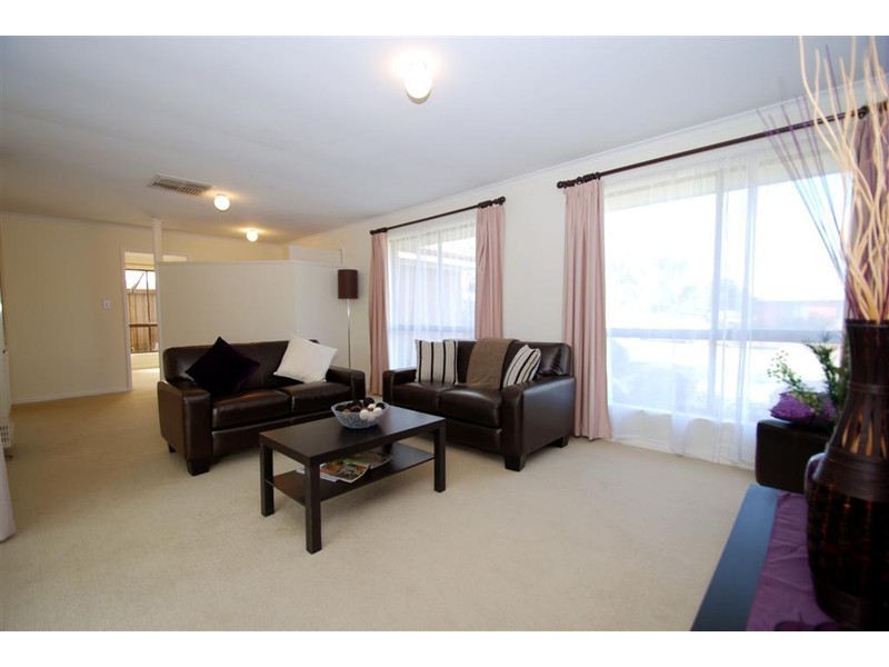 4 Scullin Crescent, Trott Park SA 5158