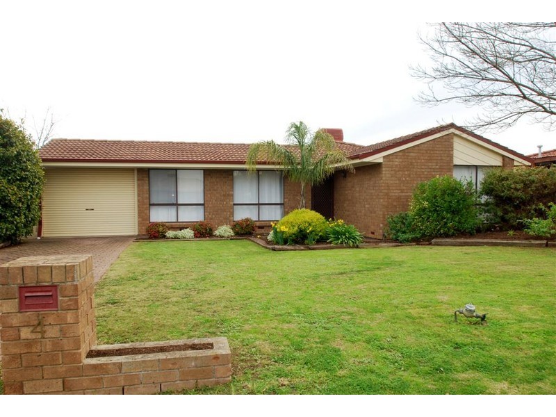 4 Scullin Crescent, Trott Park SA 5158