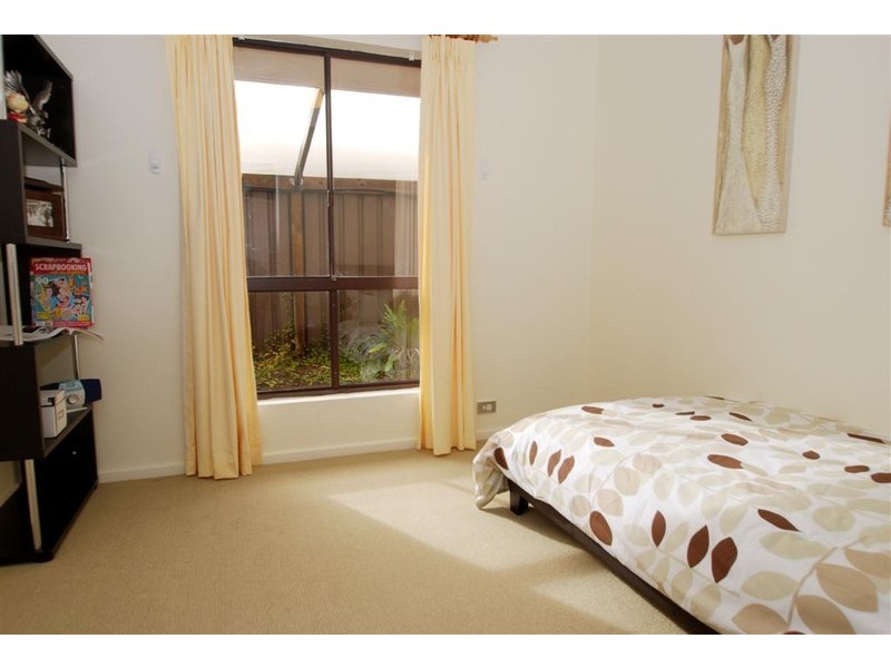 4 Scullin Crescent, Trott Park SA 5158