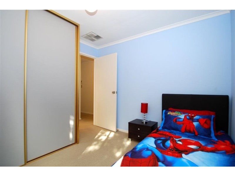 4 Scullin Crescent, Trott Park SA 5158