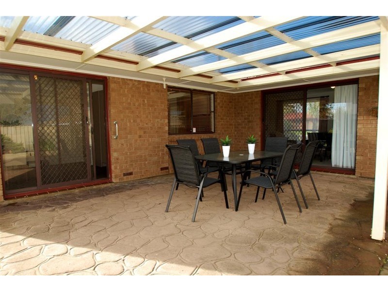 4 Scullin Crescent, Trott Park SA 5158