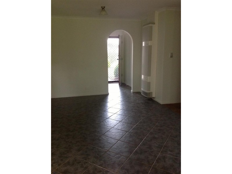 8 Banks Road, Woodcroft SA 5162