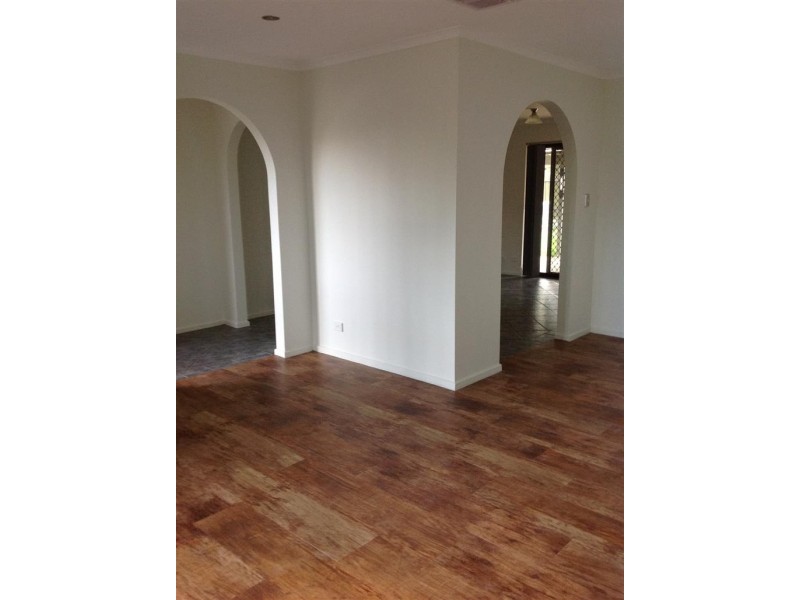 8 Banks Road, Woodcroft SA 5162