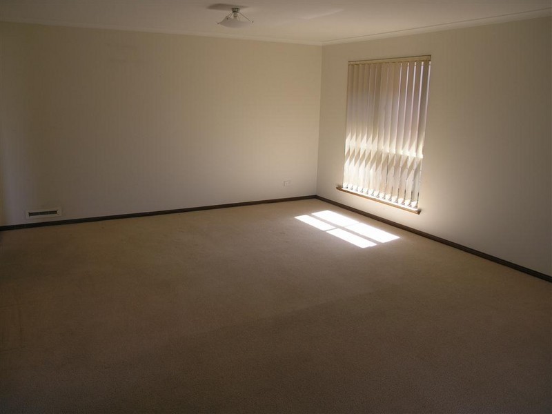 45 Shillabeer Crescent, Woodcroft SA 5162