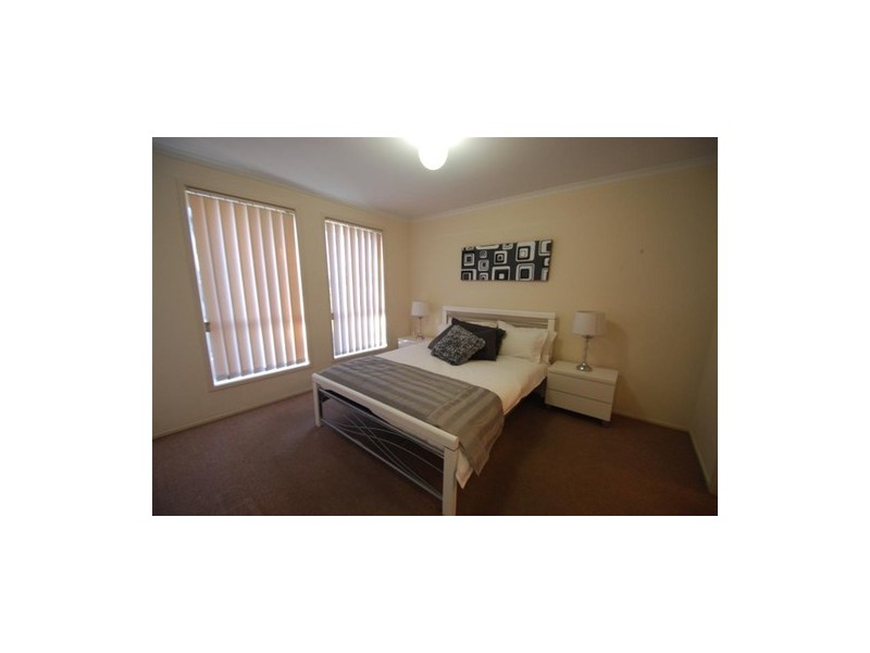 4 Padthaway Court, Woodcroft SA 5162