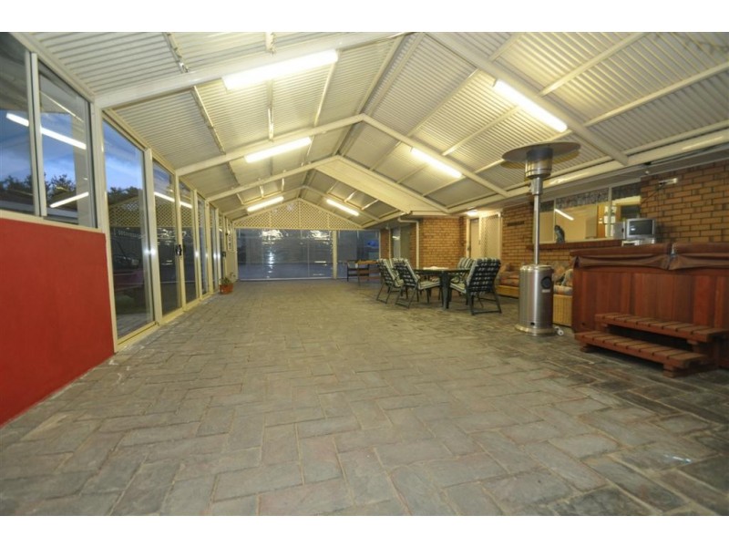 4 Sandalwood Grove, Woodcroft SA 5162