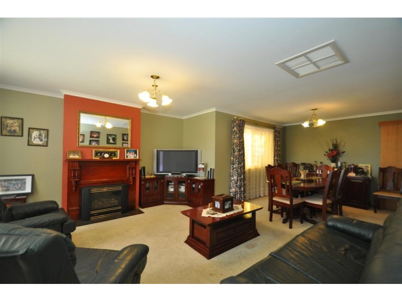 4 Sandalwood Grove, Woodcroft SA 5162