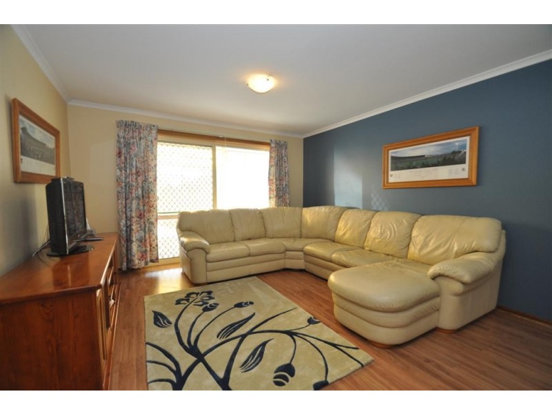 4 Sandalwood Grove, Woodcroft SA 5162