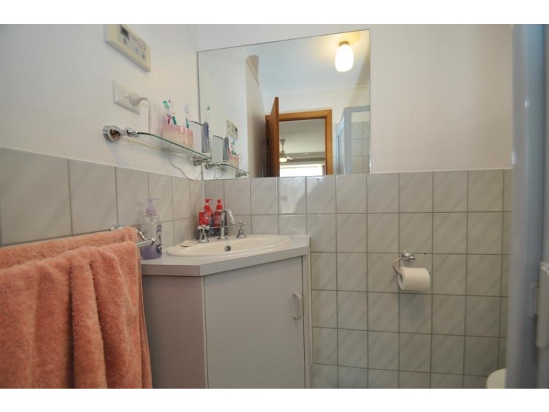 4 Sandalwood Grove, Woodcroft SA 5162