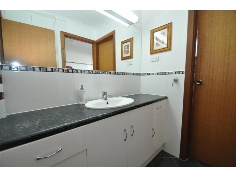 4 Sandalwood Grove, Woodcroft SA 5162