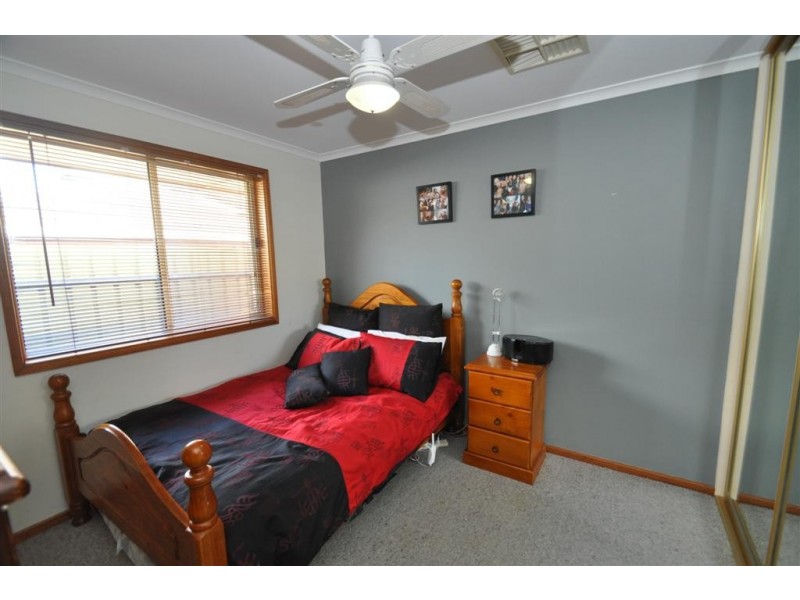 4 Sandalwood Grove, Woodcroft SA 5162