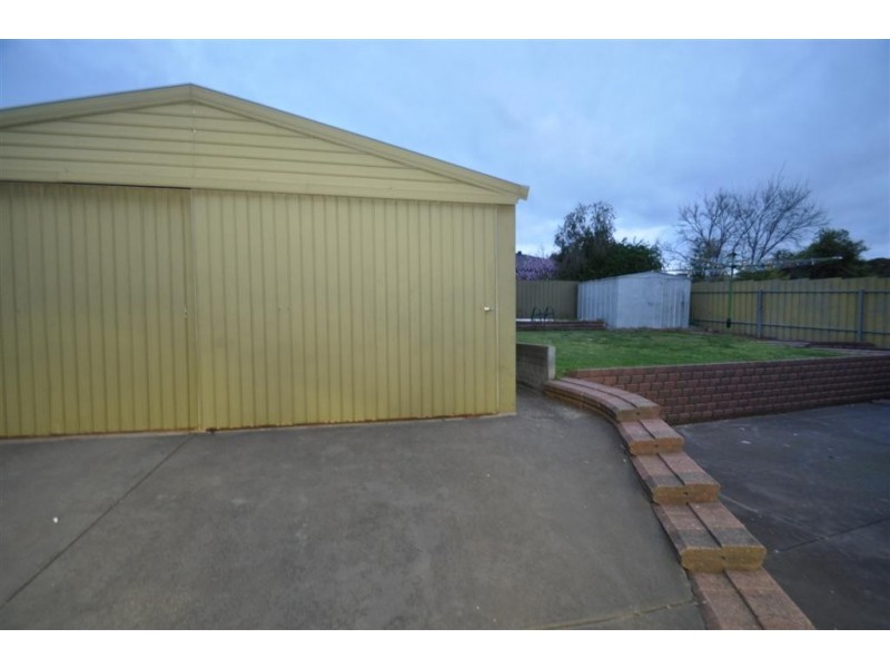4 Sandalwood Grove, Woodcroft SA 5162