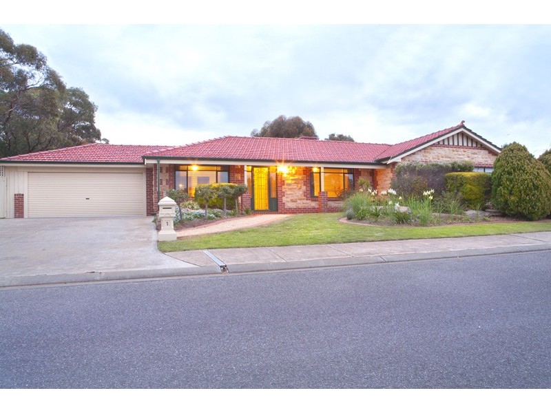 1 Bass Court, Woodcroft SA 5162