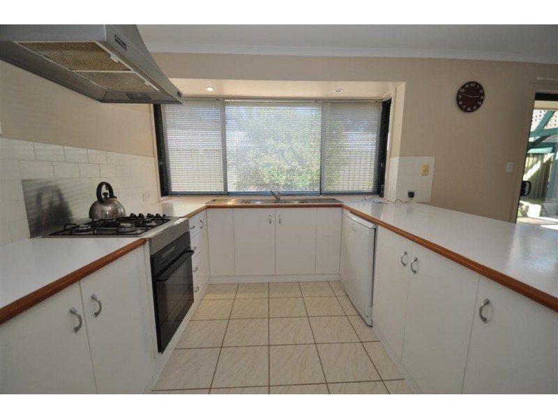 1 Bass Court, Woodcroft SA 5162