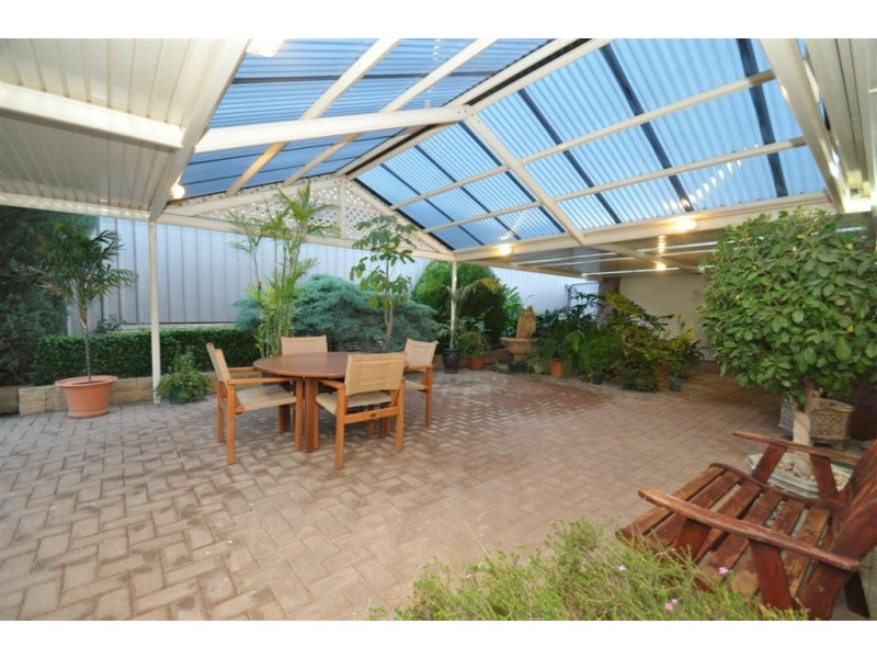 25 Dorrien Avenue, Woodcroft SA 5162