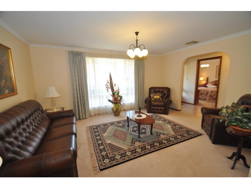 25 Dorrien Avenue, Woodcroft SA 5162