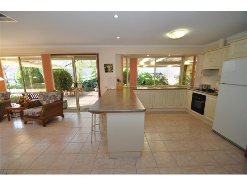 25 Dorrien Avenue, Woodcroft SA 5162