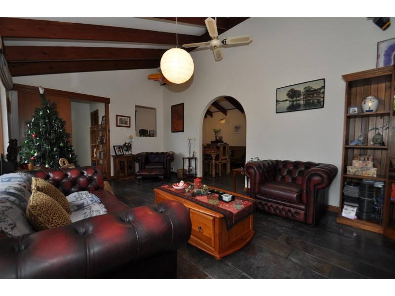 10 James Road, Happy Valley SA 5159