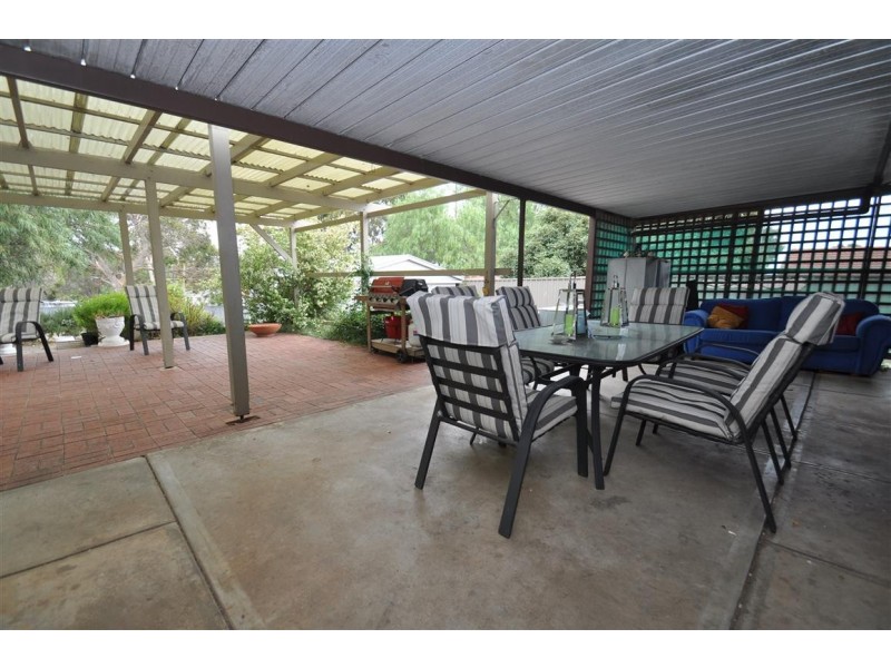 10 James Road, Happy Valley SA 5159