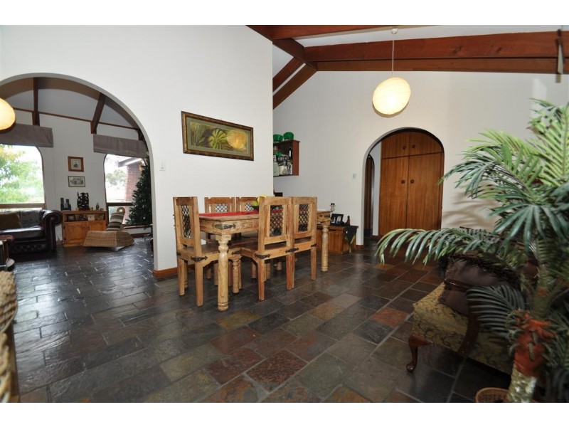 10 James Road, Happy Valley SA 5159