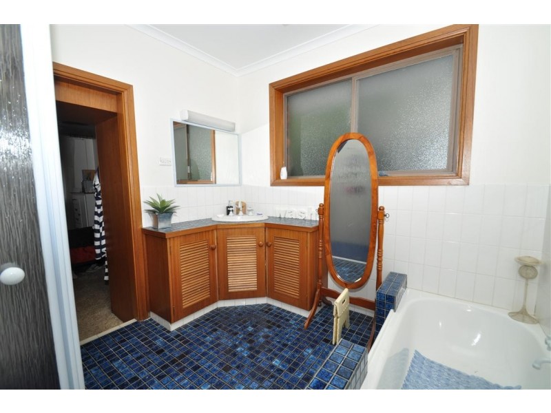 10 James Road, Happy Valley SA 5159