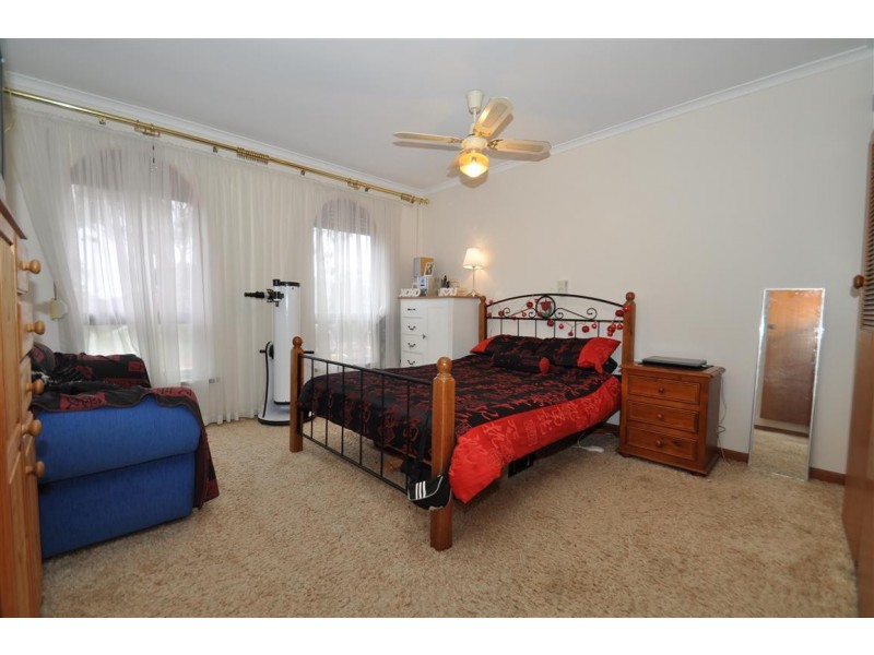 10 James Road, Happy Valley SA 5159