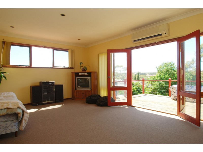 1 Latimer Crescent, Trott Park SA 5158