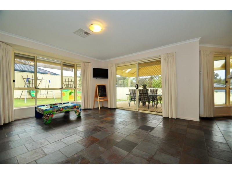 4 Merrivale Drive, Happy Valley SA 5159