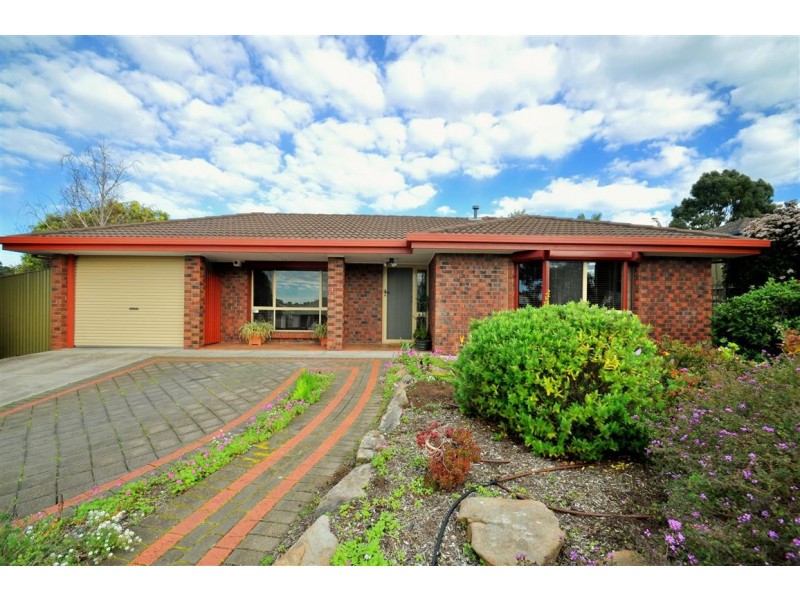 3 Farnham Crescent, Woodcroft SA 5162
