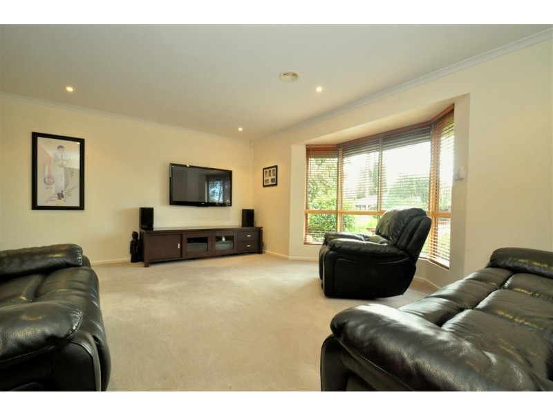 3 Farnham Crescent, Woodcroft SA 5162
