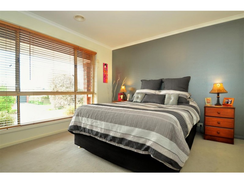 3 Farnham Crescent, Woodcroft SA 5162
