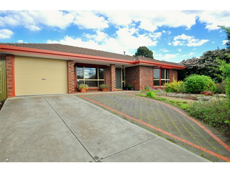 3 Farnham Crescent, Woodcroft SA 5162