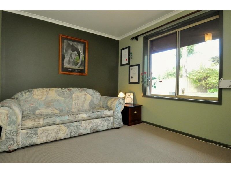 3 Farnham Crescent, Woodcroft SA 5162