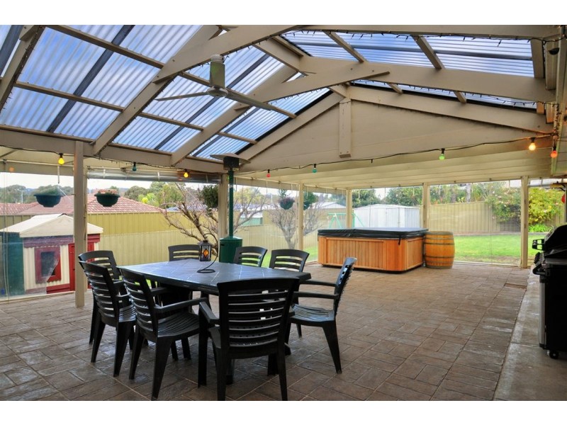 3 Farnham Crescent, Woodcroft SA 5162