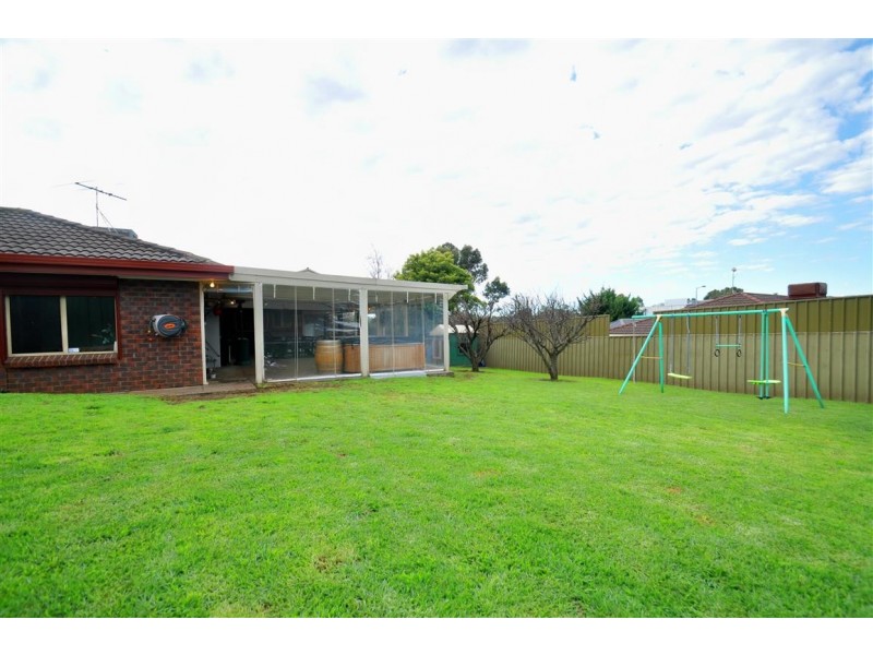 3 Farnham Crescent, Woodcroft SA 5162