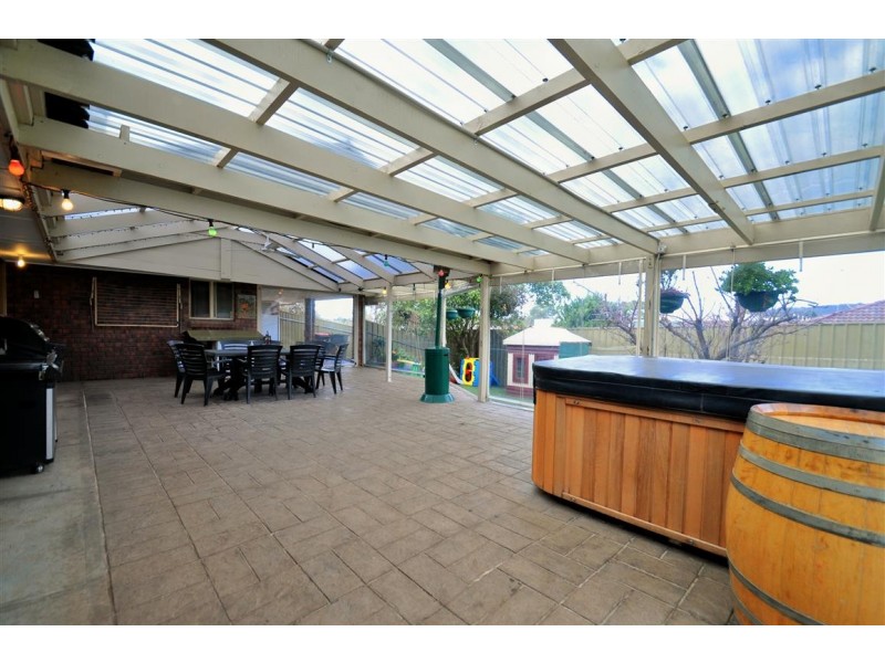 3 Farnham Crescent, Woodcroft SA 5162