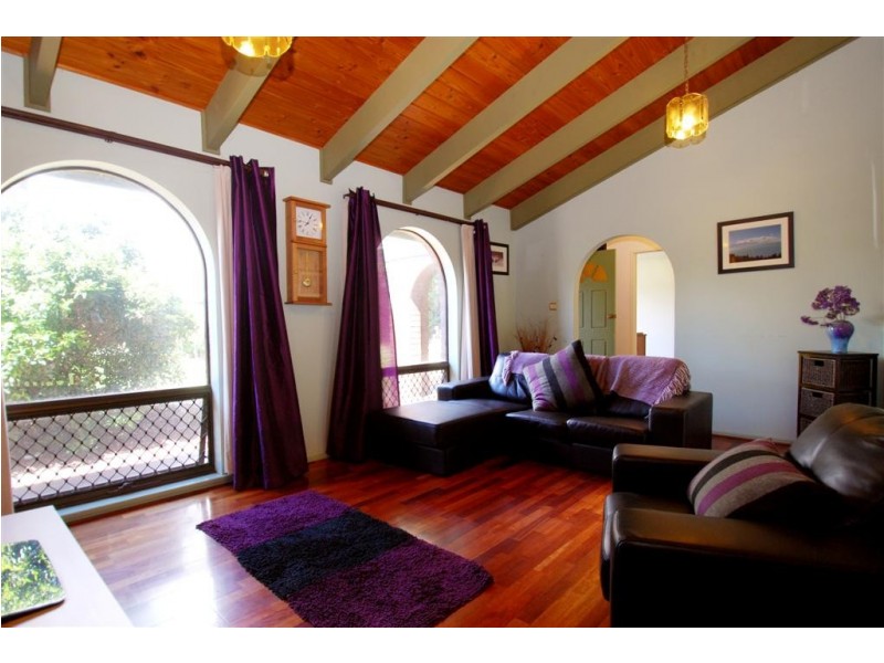 17 Warilda Crescent, Hallett Cove SA 5158